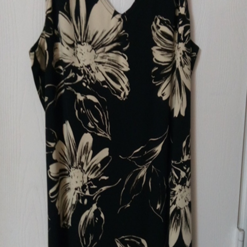 Dress - Picture 3 of 4